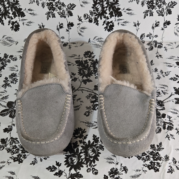 UGG Shoes - Ugg Moccasin Slippers B138